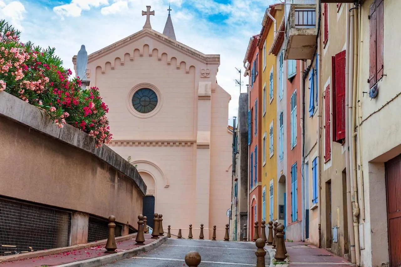 Logis Hotel Noemys Pont De L'Etoile Aubagne France