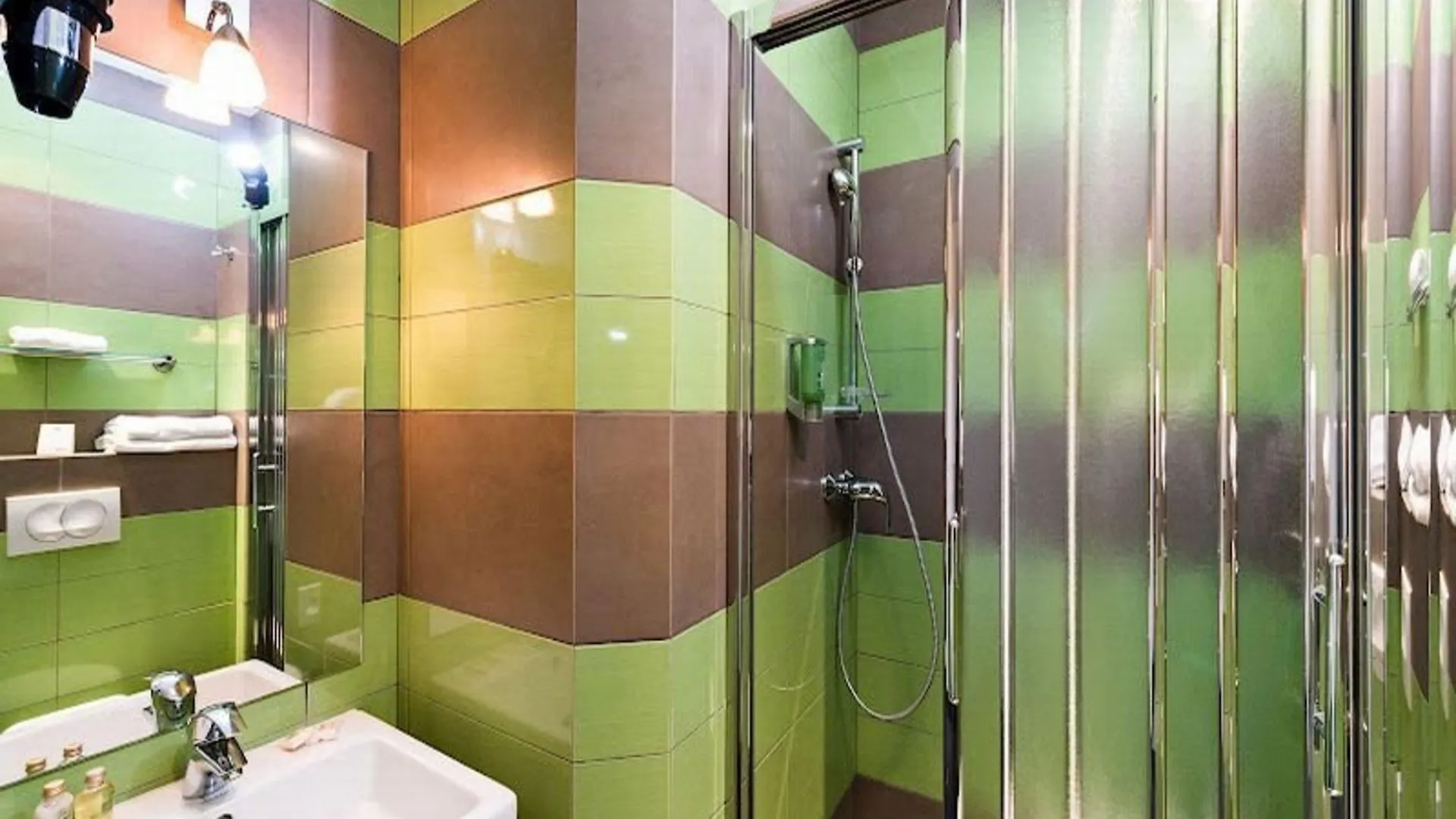 Logis Hotel Noemys Pont De L'Etoile Aubagne