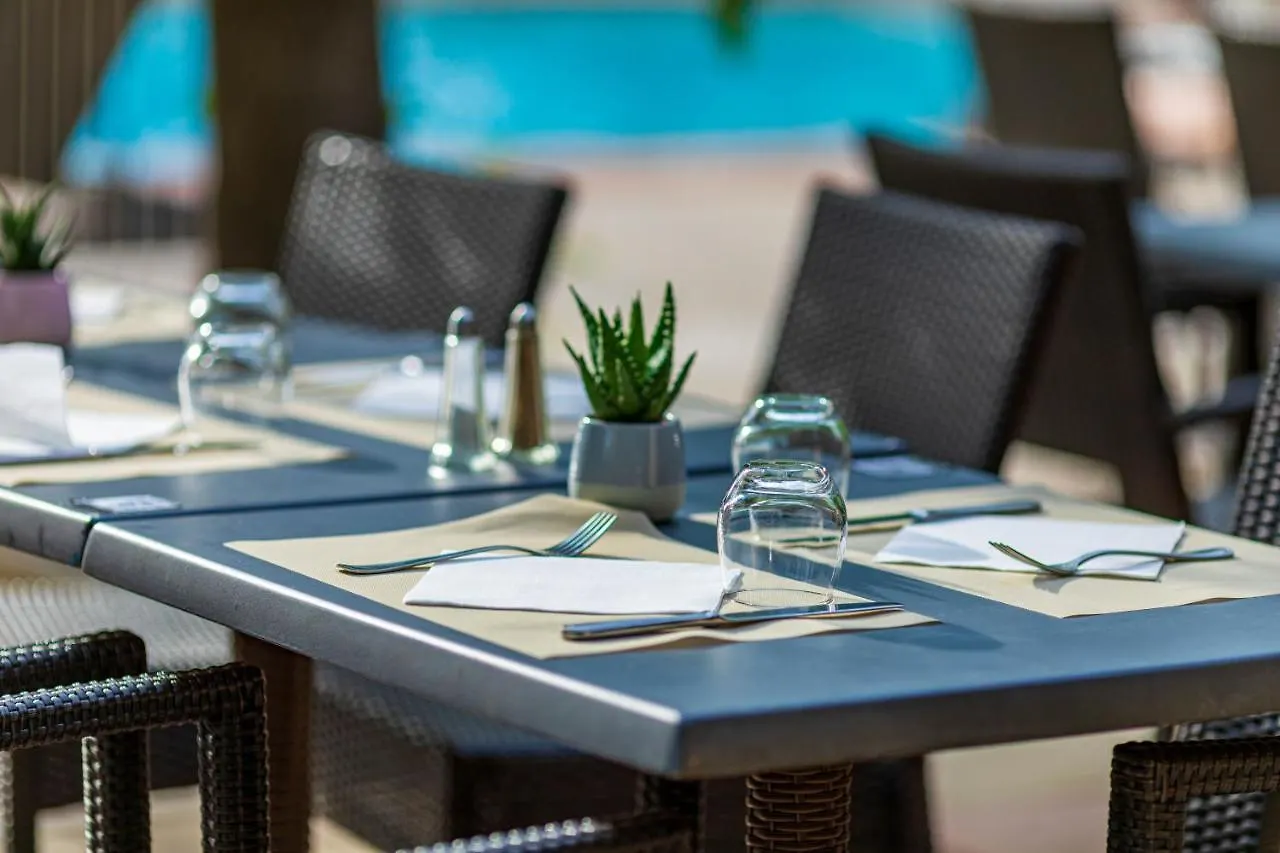 Logis Hotel Noemys Pont De L'Etoile Aubagne