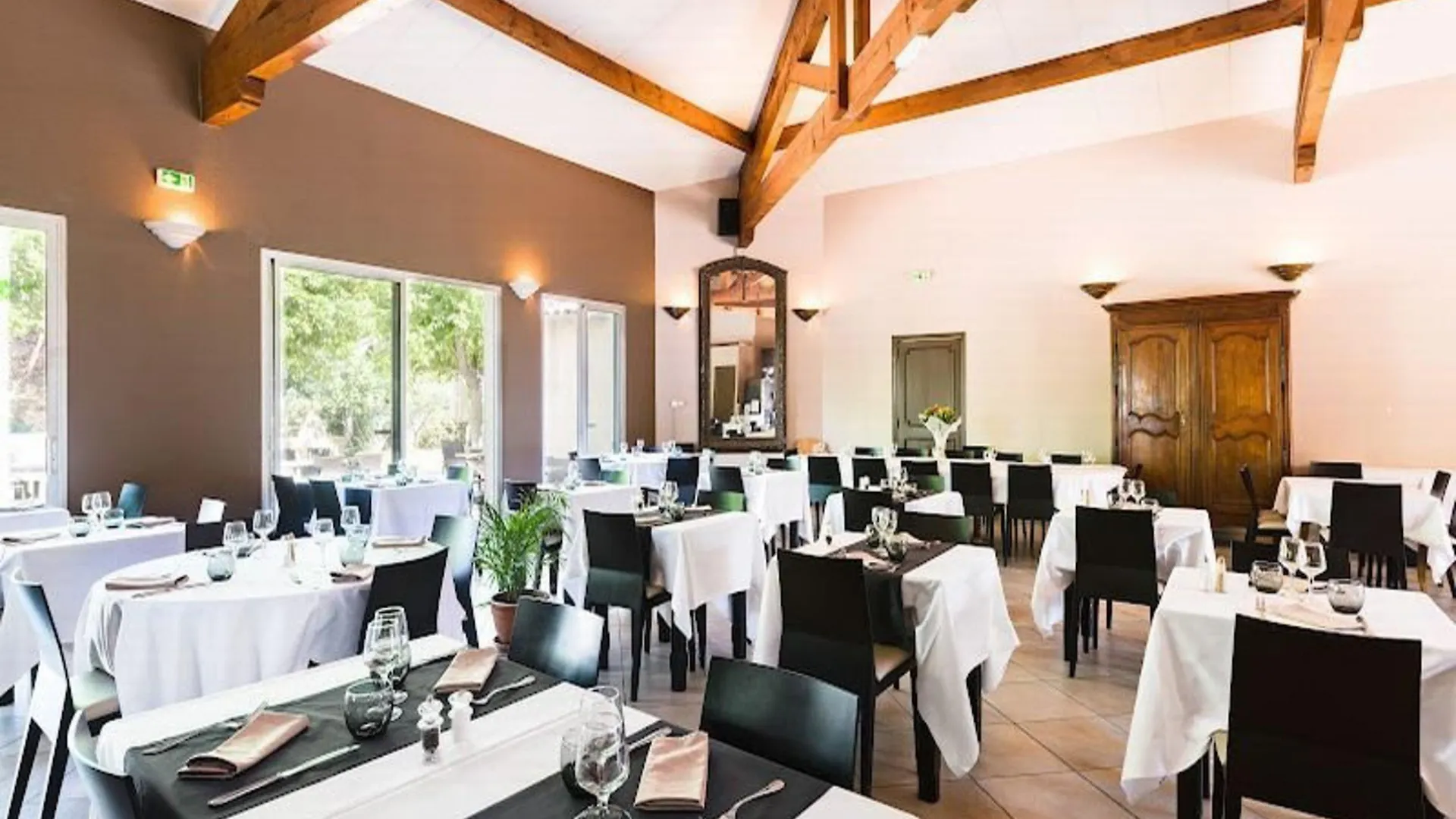 Hotel Logis Noemys pont de l'Etoile - ex Mas de L'Etoile à Aubagne