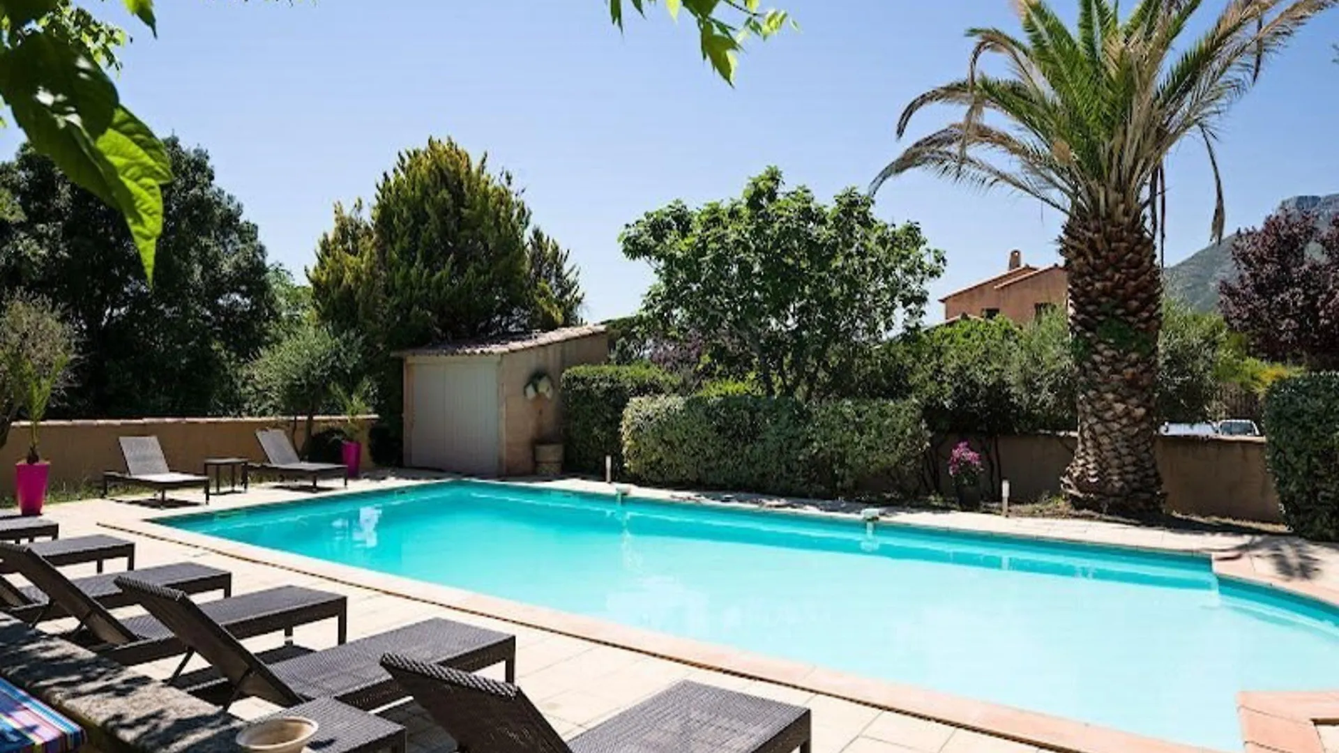 Hotel Logis Noemys pont de l'Etoile - ex Mas de L'Etoile à Aubagne 3*,